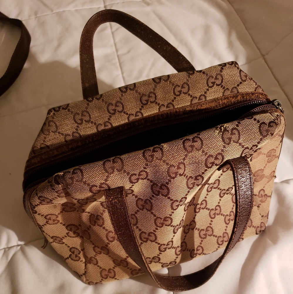 Authentic Gucci cosmetics bag.